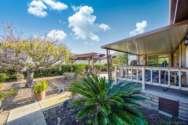 4650 Dulin Rd, Fallbrook CA: https://media.crmls.org/mediaz/62bcf572-edb8-4c9b-a15d-958a2209dff5.jpg