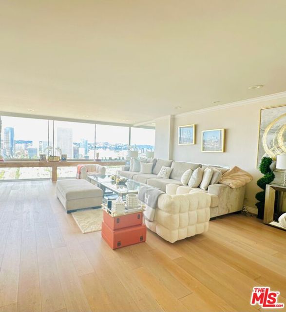 2220 Avenue Of The Stars, Los Angeles CA: https://media.crmls.org/mediaz/62bd59a2-25de-45cb-bfaf-c750b030af82.jpg