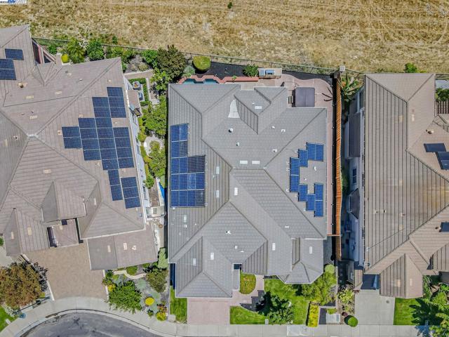 2734 E Sugar Hill Ter, Dublin CA: https://media.crmls.org/mediaz/62bda5f7-9802-4b29-9d8b-842d5081f3fb.jpg