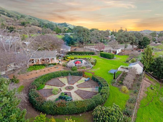 12170 Calle Uvas, Gilroy CA: https://media.crmls.org/mediaz/62bdd1d0-9821-4b11-b639-9390ebd25f60.jpg