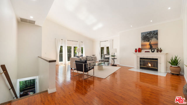 2655 Saxon Drive, Los Angeles CA: https://media.crmls.org/mediaz/62beb89d-fd5e-4f68-aa11-de6d19916df5.jpg