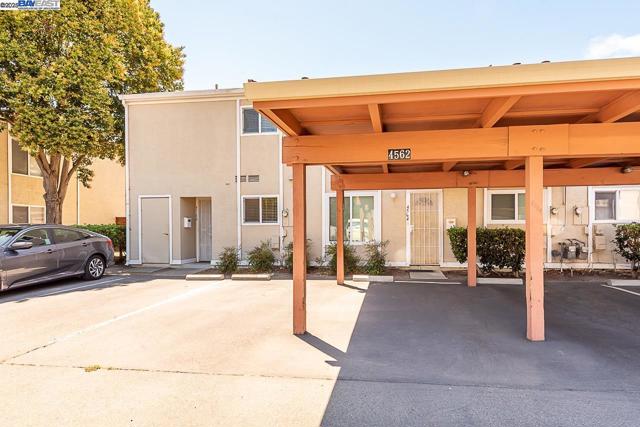 4562 Deerfield Ter, Fremont CA: https://media.crmls.org/mediaz/62beccee-9f81-4589-8c03-52803eefc302.jpg