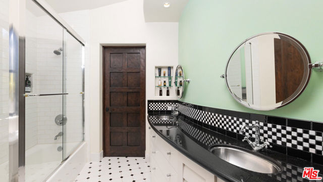 23806 Malibu Crest Drive, Malibu CA: https://media.crmls.org/mediaz/62bfda66-361a-47cf-b102-3e63db7b059b.jpg