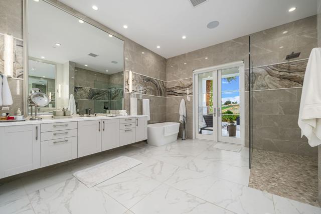 80840 Via Portofino, La Quinta CA: https://media.crmls.org/mediaz/62c06856-2269-48b1-97af-ef38c475e4ea.jpg