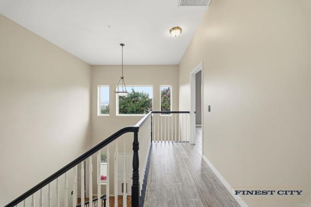 Detail Gallery Image 18 of 65 For 1925 Robinhood Rd, Vista,  CA 92084 - 5 Beds | 4/1 Baths