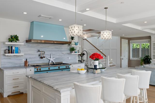 1040 Pine St, Coronado CA: https://media.crmls.org/mediaz/62c0d7fc-d719-494b-b4e4-767aaac07eb5.jpg