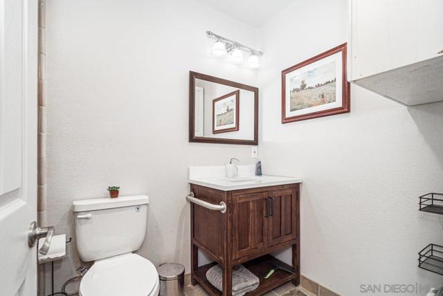 262 Flowerdale Ln, San Diego CA: https://media.crmls.org/mediaz/62c20494-465d-4eeb-ac5a-f96f2591bdb5.jpg