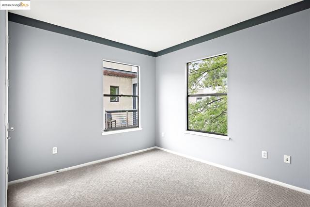 121 City Limits Cir, Emeryville CA: https://media.crmls.org/mediaz/62c352b3-a8d2-44d5-8a52-d25a42de1597.jpg