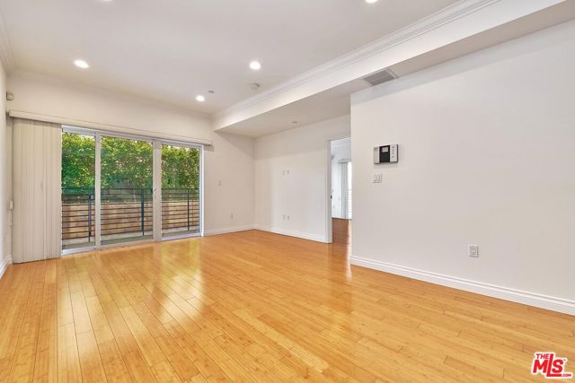 3061 W 12th Place, Los Angeles CA: https://media.crmls.org/mediaz/62c3b976-a56e-457e-9ba2-4b4b078acf55.jpg