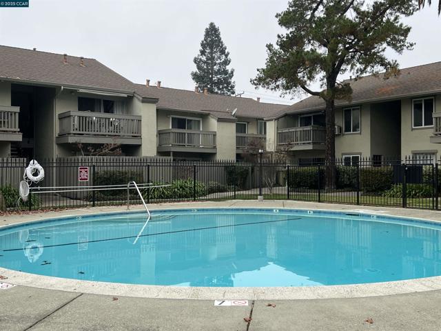 2562 Walnut Blvd, Walnut Creek CA: https://media.crmls.org/mediaz/62c4c0b0-d2ed-428f-a8d7-8c055cb419e0.jpg