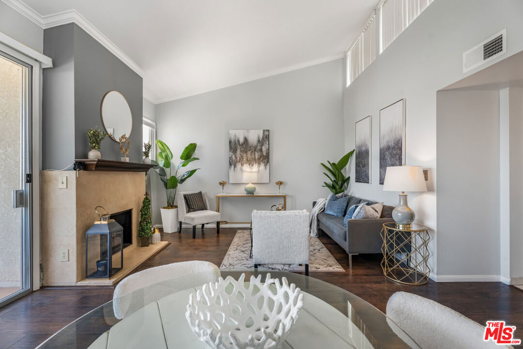 5325 Newcastle Avenue #327
