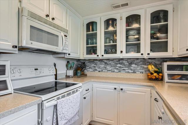 8753 Crossway Ct, Santee CA: https://media.crmls.org/mediaz/62c5d240-dbfd-415c-9be4-3c6a8453463f.jpg