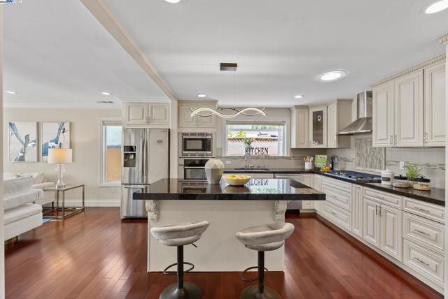12763 Camrose Ave, Saratoga CA: https://media.crmls.org/mediaz/62c5db12-f6f4-4bd2-a697-9a80af50df27.jpg
