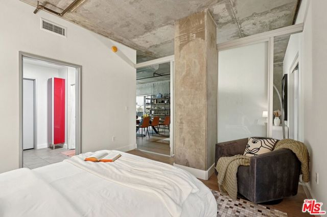 645 W 9th Street, Los Angeles CA: https://media.crmls.org/mediaz/62c65e94-3692-485d-b1d9-43d1abfcb767.jpg