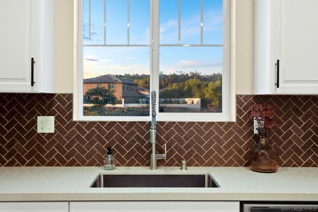 28079 Harvest Ct, Valley Center CA: https://media.crmls.org/mediaz/62c69fb6-34a5-4843-9b11-9a8597820989.jpg