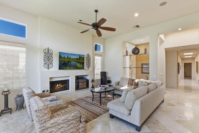 359 Desert Holly Drive, Palm Desert CA: https://media.crmls.org/mediaz/62c6cb35-6970-4ddc-82b8-7d62a9aac6d9.jpg