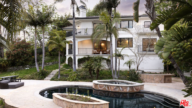 28902 Verde Mesa Lane, Malibu CA: https://media.crmls.org/mediaz/62c72cc3-eeac-4a2b-8926-c425fcae225c.jpg