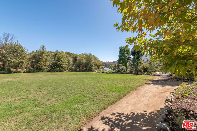 2344 Laguna Circle Drive, Agoura CA: https://media.crmls.org/mediaz/62c753eb-c53b-4ff0-ba46-856583dc6ee3.jpg