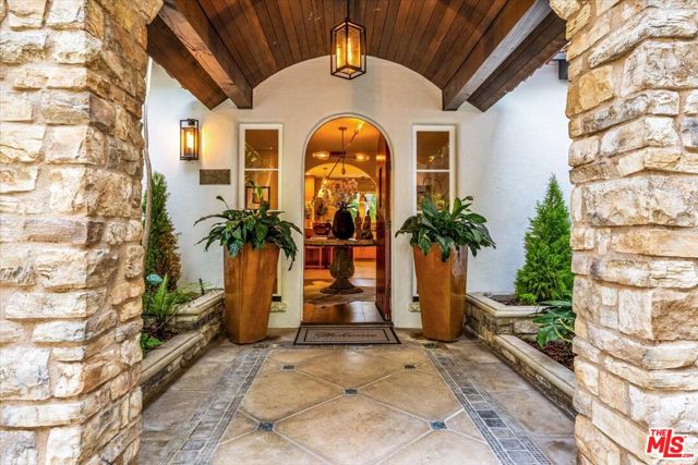 2276 La Granada Drive, Los Angeles CA: https://media.crmls.org/mediaz/62c796ef-6ba7-40c4-90c8-2cb58e727e37.jpg