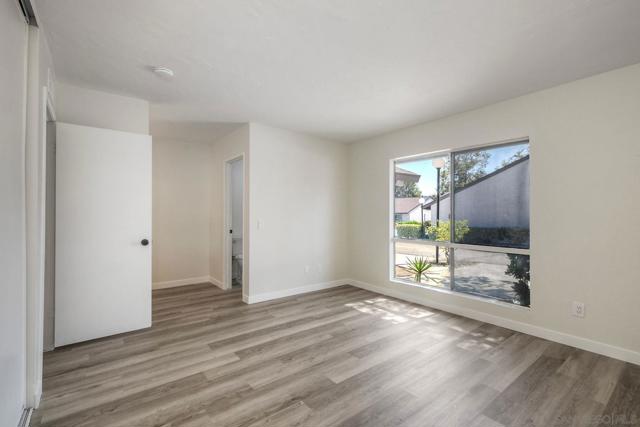 242 Eveningside Gln, Escondido CA: https://media.crmls.org/mediaz/62c7b794-a4ae-4a6d-98c4-f323d2e300f2.jpg