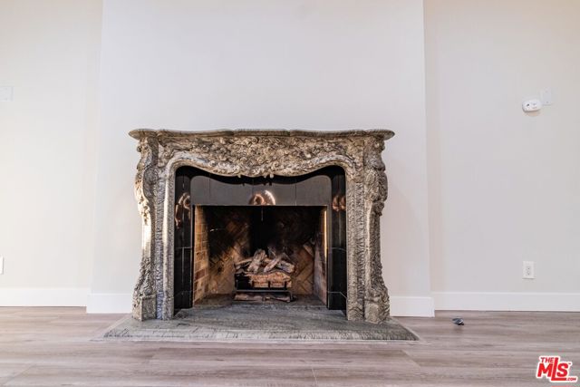 619 N RODEO Drive, Beverly Hills CA: https://media.crmls.org/mediaz/62c7d399-b8fa-41b9-8a43-027dfcc8f053.jpg