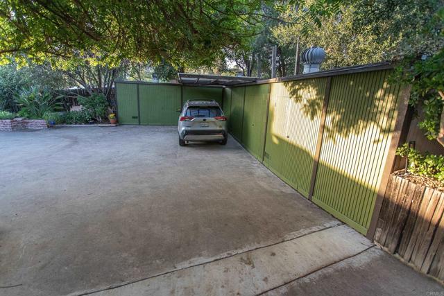 3216 Fair Oaks Ln, Spring Valley CA: https://media.crmls.org/mediaz/62c7f579-1337-4fed-bed2-95c428e7301f.jpg