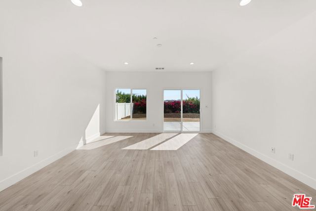 20280 Newton Street, Corona CA: https://media.crmls.org/mediaz/62c83d45-2748-4c2f-b10f-192a048a27dc.jpg