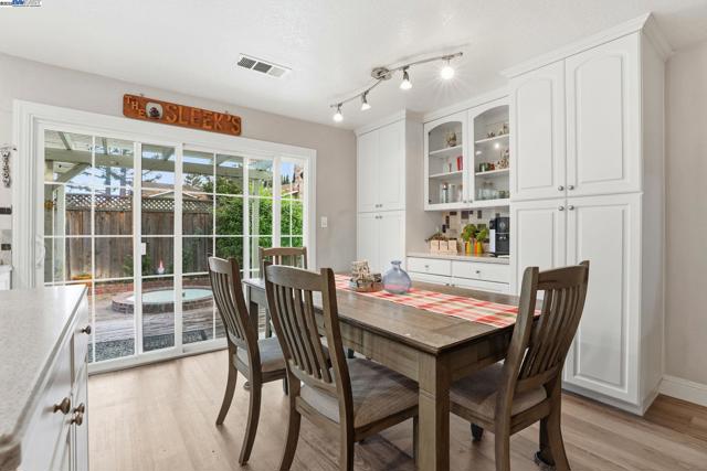2891 Calle Reynoso, Pleasanton CA: https://media.crmls.org/mediaz/62c84d01-b777-4cd4-b6cc-95225b516810.jpg