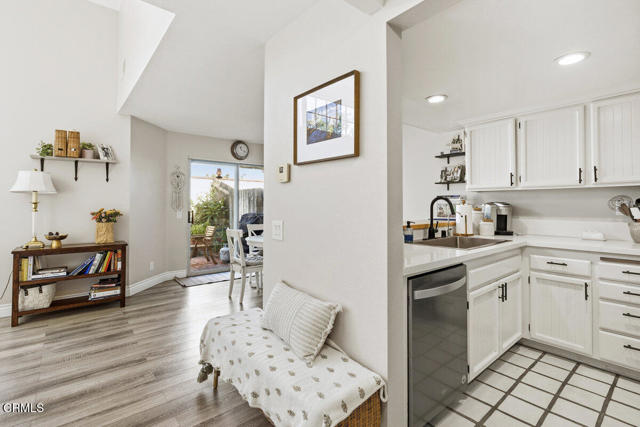 9813 Sweetwater Lane, Ventura CA: https://media.crmls.org/mediaz/62c8b95a-f7d0-42ba-8b05-b6f99549aea3.jpg