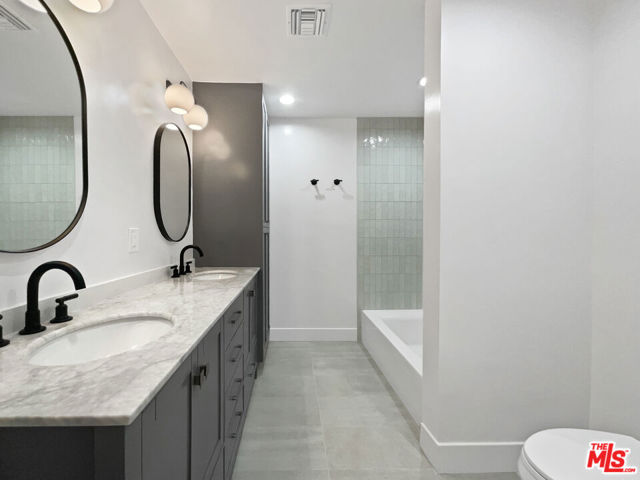 5736 Vantage Avenue, Valley Village CA: https://media.crmls.org/mediaz/62c9a3ac-17a1-4c89-a9b0-762e89ccb8ea.jpg