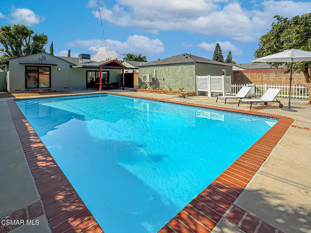 7530 Gaviota Avenue, Lake Balboa CA: https://media.crmls.org/mediaz/62c9f220-a843-45c1-ad1d-8175f5074c57.jpg