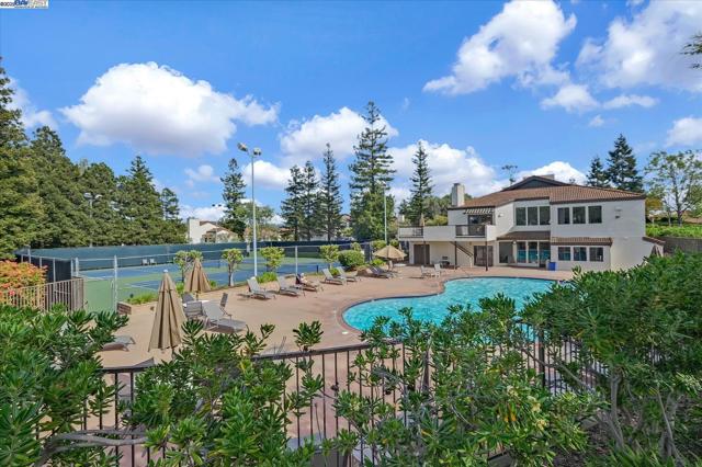 21228 Gary Dr, Hayward CA: https://media.crmls.org/mediaz/62cb9793-cb86-4053-a6e9-36dd224ad363.jpg