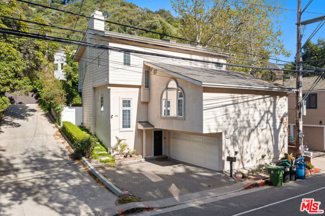 1110 N Beverly Glen Boulevard, Los Angeles CA: https://media.crmls.org/mediaz/62cbb2c3-b9c3-4a22-9e3c-bd03d02f9ddd.jpg
