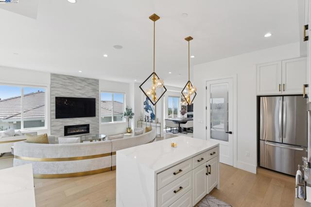 3606 Sarita St, Hayward CA: https://media.crmls.org/mediaz/62cbe78e-d2d6-4f61-a502-03968130d74c.jpg