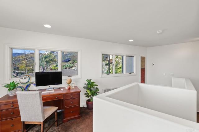 3698 Camino De Las Lomas, Vista CA: https://media.crmls.org/mediaz/62cc5f07-22a6-498f-960b-af677aec3957.jpg