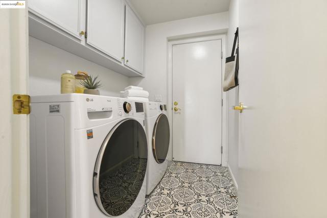2714 Beach head way, Richmond CA: https://media.crmls.org/mediaz/62ce3b2e-09ec-480f-8a29-5d73f061b449.jpg