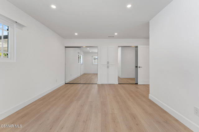 9800 Geyser Avenue, Northridge CA: https://media.crmls.org/mediaz/62ce62a3-e8cc-4ff1-bb28-b7f0c24dd1f3.jpg