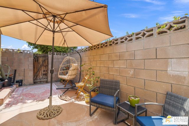 587 S Calle Ajo, Palm Springs CA: https://media.crmls.org/mediaz/62ceb31a-fd24-4c5d-94e4-095b031e99fa.jpg