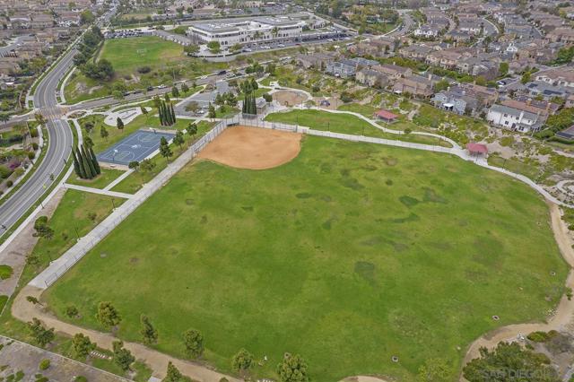 1670 Grasshopper Ln, Chula Vista CA: https://media.crmls.org/mediaz/62cec8d5-1f3e-4fb7-b057-48b5b890a972.jpg