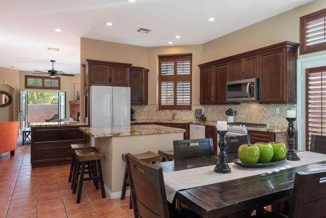 77680 Calle Madrid - Kitchen