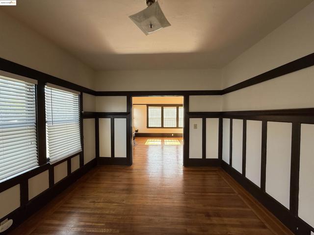 3999 Clarke, Oakland CA: https://media.crmls.org/mediaz/62cf8301-267a-4db1-a4b2-5f19c663caee.jpg