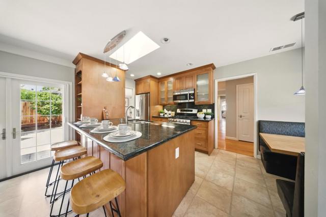 1079 Brighton Place, Mountain View CA: https://media.crmls.org/mediaz/62d004b3-5650-44a5-989e-386a0817a267.jpg