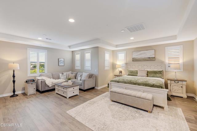 13170 Bent Grass Place, Moorpark CA: https://media.crmls.org/mediaz/62d00a4a-b08f-437c-be47-3e64a9f37db0.jpg