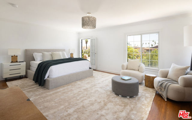 922 N Edgemont Street, Los Angeles CA: https://media.crmls.org/mediaz/62d01a63-33bd-411a-ae9c-c01b8100c12d.jpg