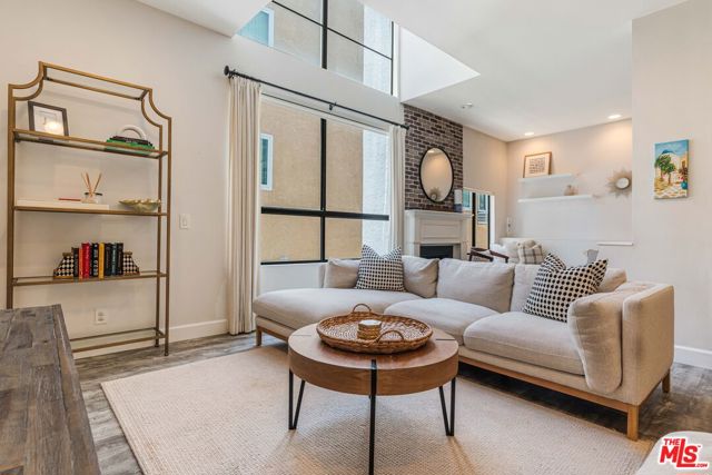 Drew Fenton | 520 S Barrington Avenue Los Angeles CA | MLS: 7436055