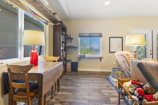 2216 Crest Dr, El Cajon CA: https://media.crmls.org/mediaz/62d0866f-ee7d-4e68-83ae-4ef5081dbfc0.jpg