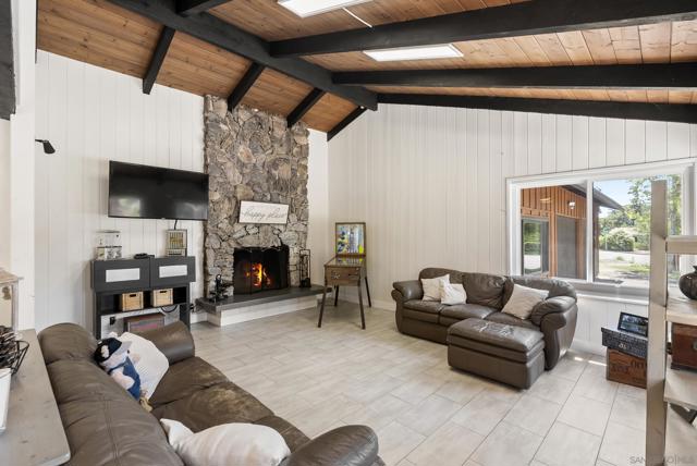 2824 Scenic View Rd, Alpine CA: https://media.crmls.org/mediaz/62d0a462-5fa0-4239-add2-dedf7f2e075b.jpg