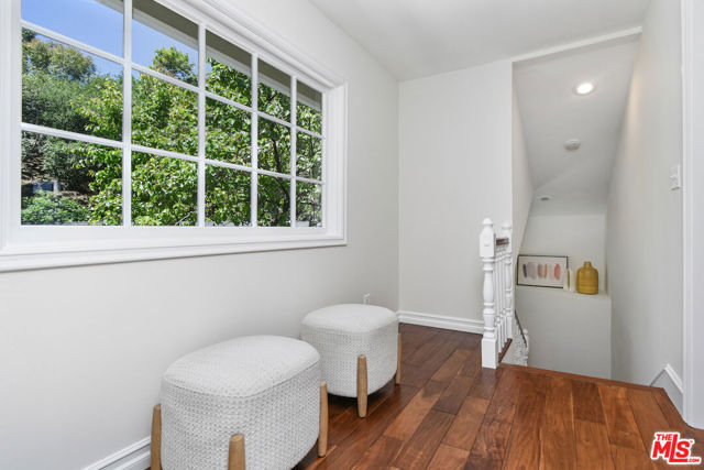 15474 Loom Place, Sherman Oaks CA: https://media.crmls.org/mediaz/62d13584-9bba-421e-b8e4-88f9a4b76ea8.jpg