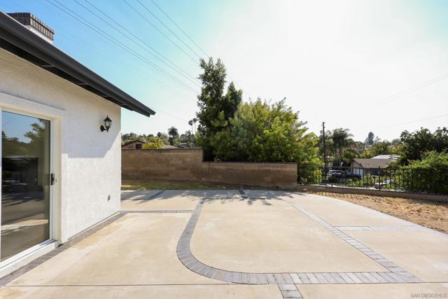 9977 Cristobal Dr, Spring Valley CA: https://media.crmls.org/mediaz/62d1bb7c-042c-4c5a-a76c-1359299c8f5e.jpg