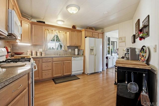 Detail Gallery Image 19 of 45 For 2250 N Broadway #9,  Escondido,  CA 92026 - 2 Beds | 2 Baths